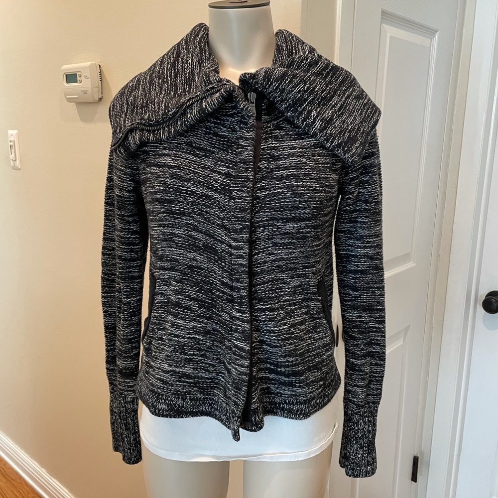 American Eagle Shawl Collar Cropped Sweater. Xs.